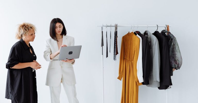 découvrez les créateurs de mode émergents, leurs collections innovantes et les tendances qui façonnent l'avenir du style.