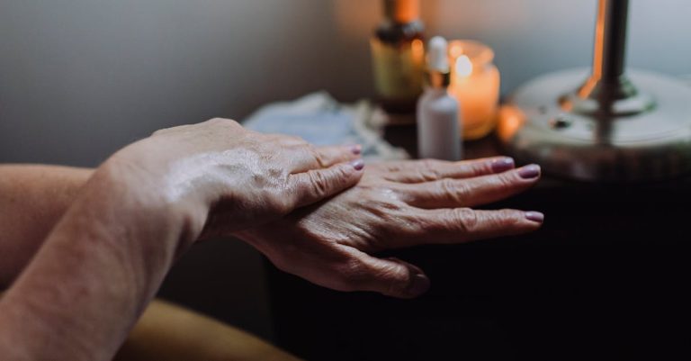découvrez notre rituel de soins du visage pour une peau éclatante et revitalisée, alliant douceur et efficacité.