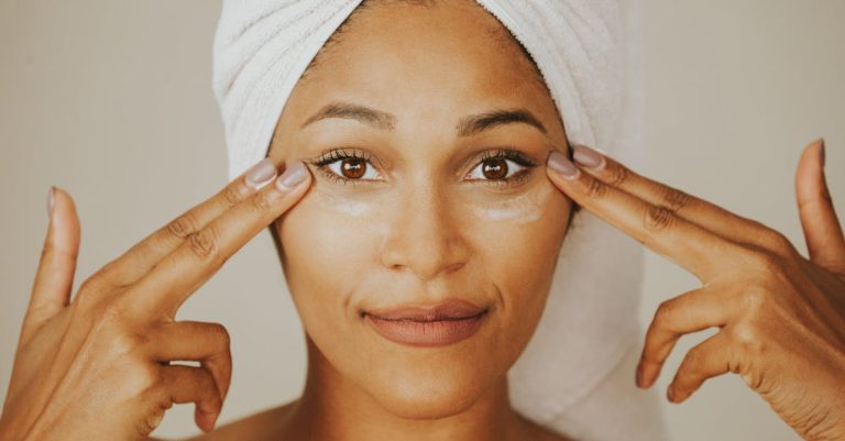 soin du visage anti-âge doux pour une peau revitalisée et éclatante, adapté à tous les types de peau.