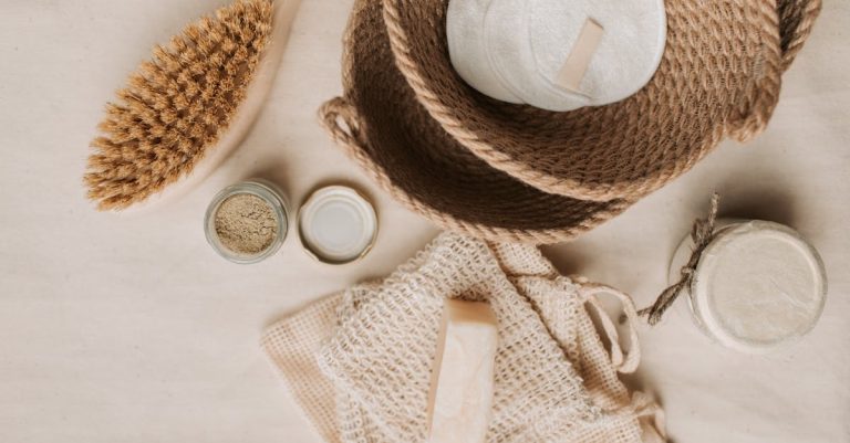 découvrez nos cosmétiques faits main, alliant naturel et savoir-faire artisanal pour une beauté authentique et respectueuse de votre peau.