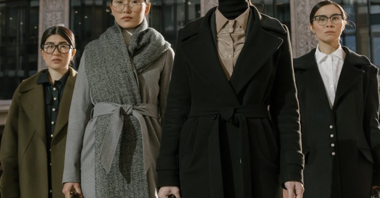 découvrez les tendances mode intemporelles qui traversent les époques et restent toujours élégantes. adoptez un style classique et durable qui ne se démode jamais.