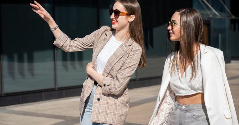 découvrez les tendances raffinées de la garde-robe féminine pour 2026, alliant élégance moderne et style intemporel pour sublimer votre look au quotidien.