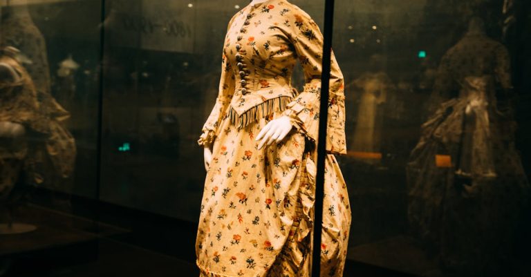 découvrez un style féminin intemporel alliant élégance classique et modernité pour sublimer votre allure au quotidien.