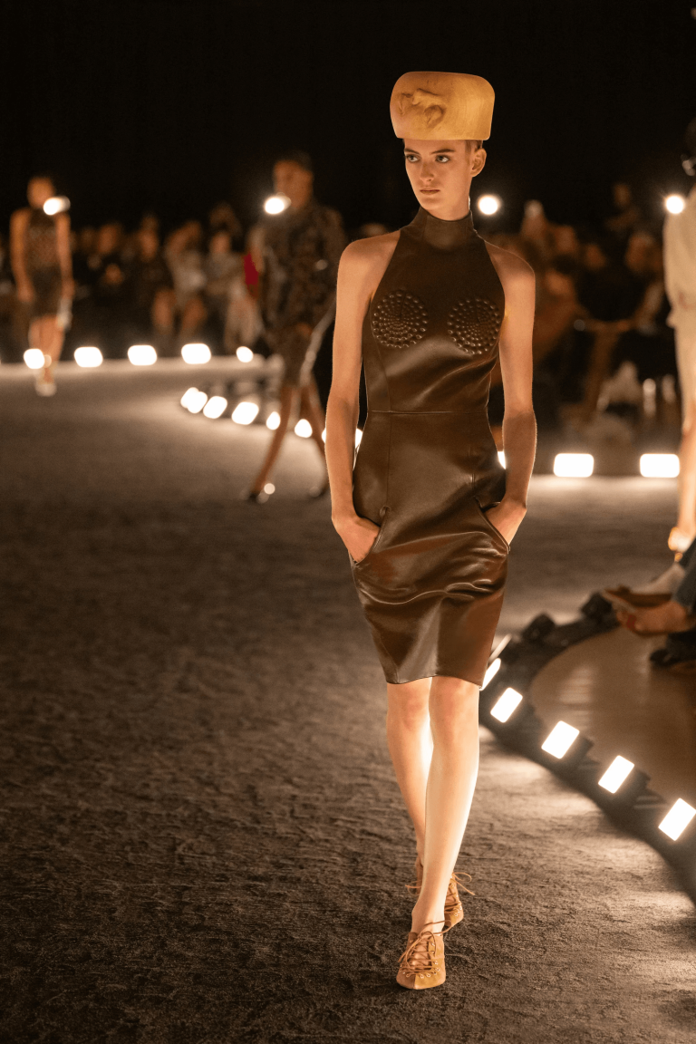 Pourquoi on va toutes vouloir porter une robe marron cet &eacute;t&eacute;