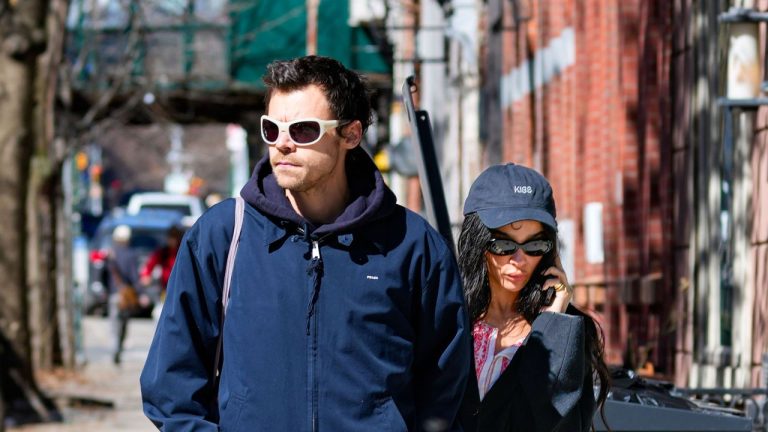 Zo&euml; Kravitz et Harry Styles fianc&eacute;s ? Le myst&egrave;re derri&egrave;re cette bague en...