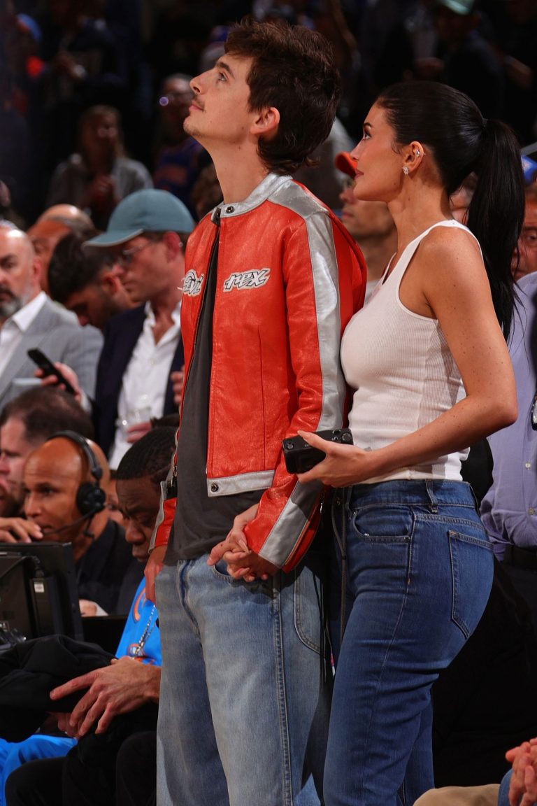 Kylie Jenner et Timoth&eacute;e Chalamet jouent la carte du matching outfit au match des Knicks