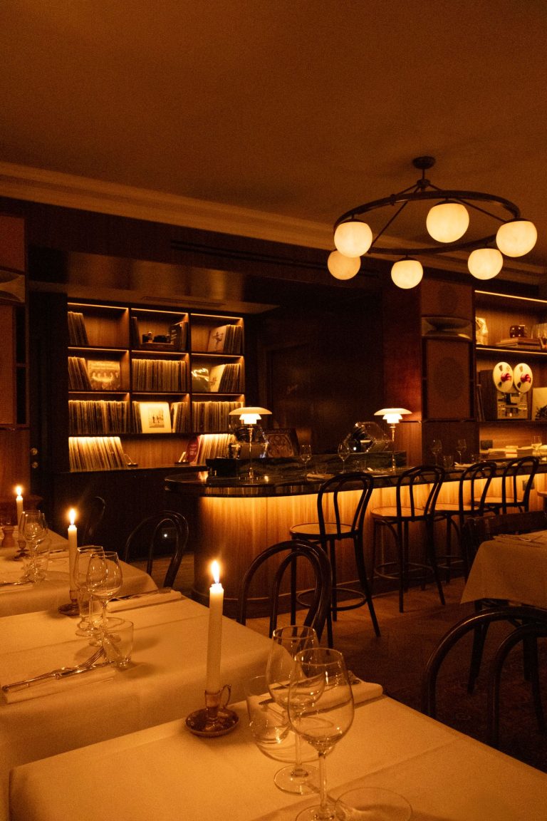 Apr&egrave;s Robert Pattinson, Jenna Ortega d&eacute;couvre notre restaurant pr&eacute;f&eacute;r&eacute; du...