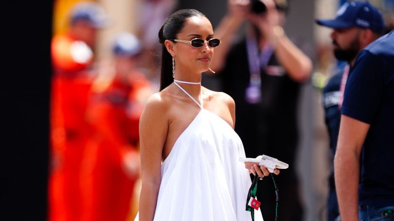 Au Grand Prix de Monaco, Alexandra Saint Mleux adopte la robe fétiche des Françaises chaque...