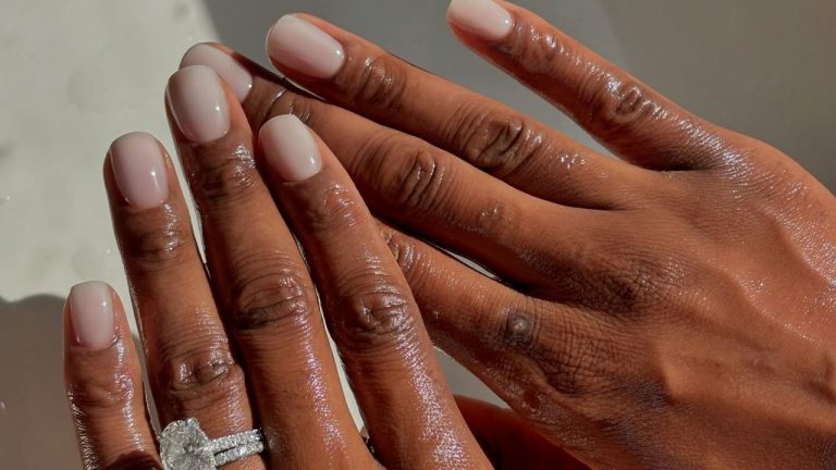 17 id&eacute;es de manucure blanche parfaites pour l'&eacute;t&eacute;